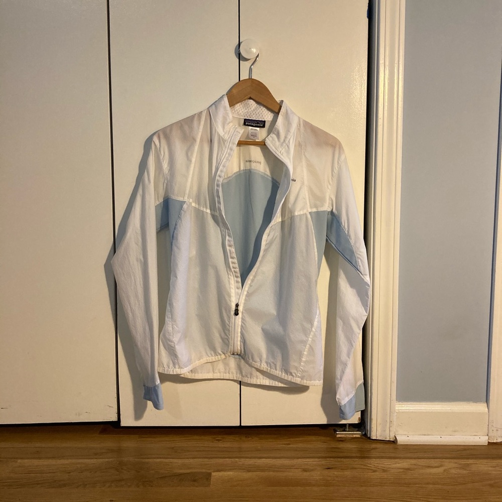 White and blue Patagonia windbreaker size small